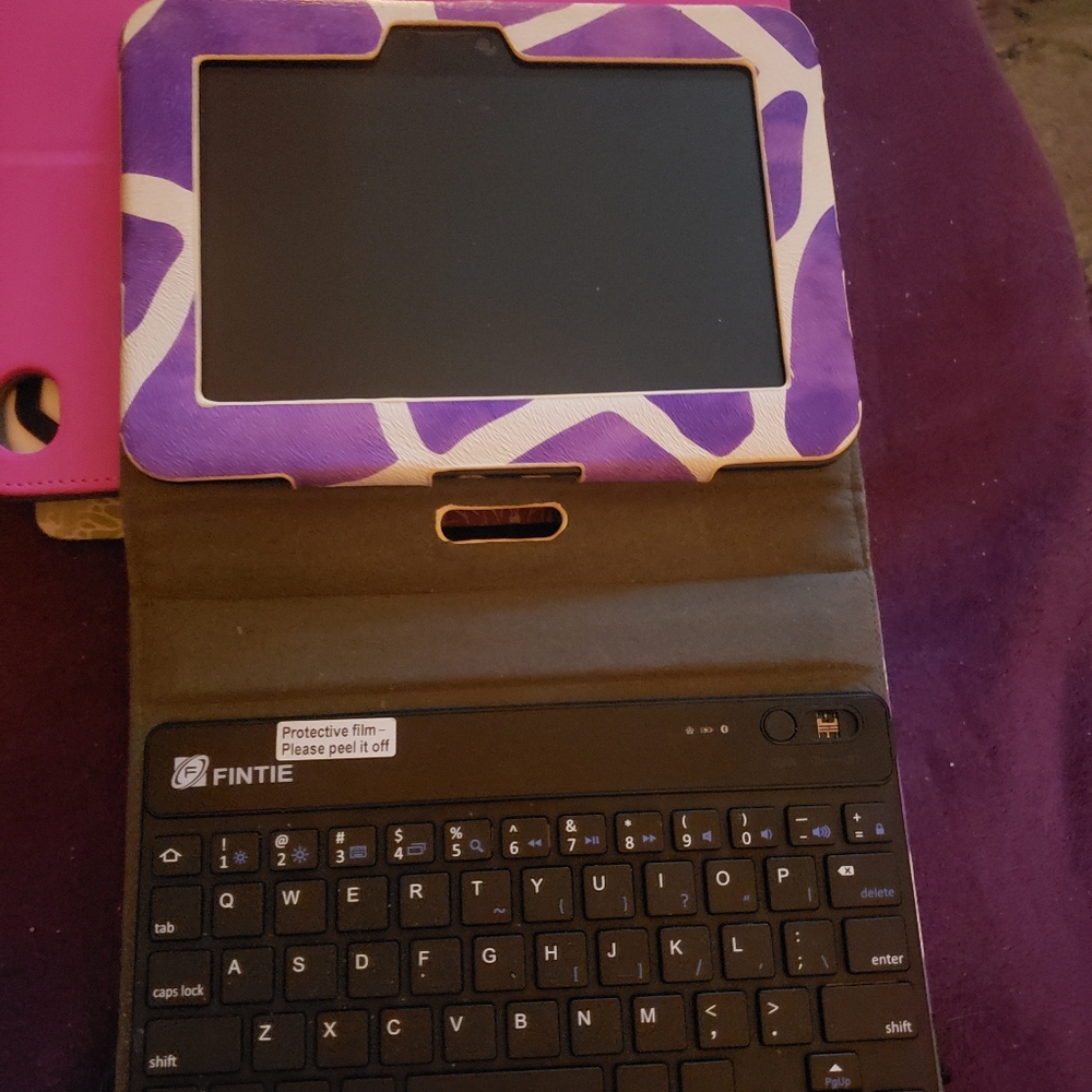 COPY - 🤞🙏 AMAZON KINDLE FIRE WILLING TO TRADE FOR CELL PHONE FOR MY TWIN GIRLS